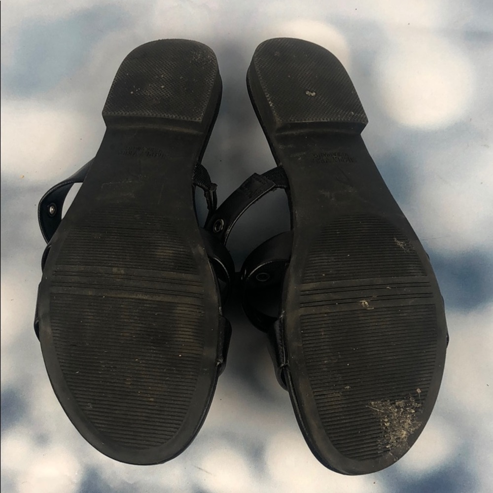 Vera Wang grommet sandals - Picture 3 of 4